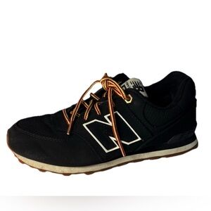 New Balance Men's Black and White Sneakers